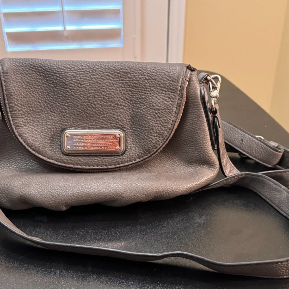 Marc by Marx Jacobs  classic Q Natasha gray leather crossbody bag